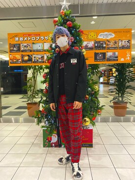 「Guess（ゲス）のアイテム（ニット/セーター）」を使った、TAIYOさん（メンズ・174cm）の秋コーディネート