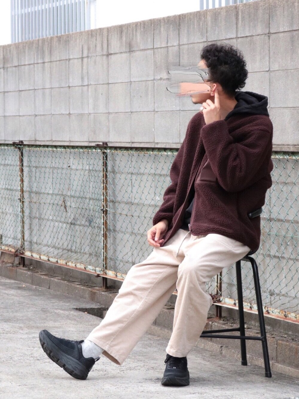 「ボアジャケット、ユニクロ、フリース、ブラウン、オフホワイト、ユニクロコーデ、UNIQLO U、HOKAONEONE、ダッドスニーカー、秋冬コーデ」｜「UNIQLOのフリースカーディガン（長袖）（その他アウター、ブラウン系）」を使った、𝕳𝖎𝖗𝖔さん（メンズ・185cm）の秋コーディネートの1枚目の写真