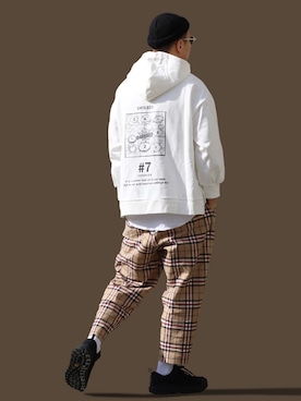 「ストリートカジュアル」｜「アイテム（ニットキャップ/ビーニー）」を使った、𝕳𝖎𝖗𝖔さん（メンズ・185cm）の冬コーディネート