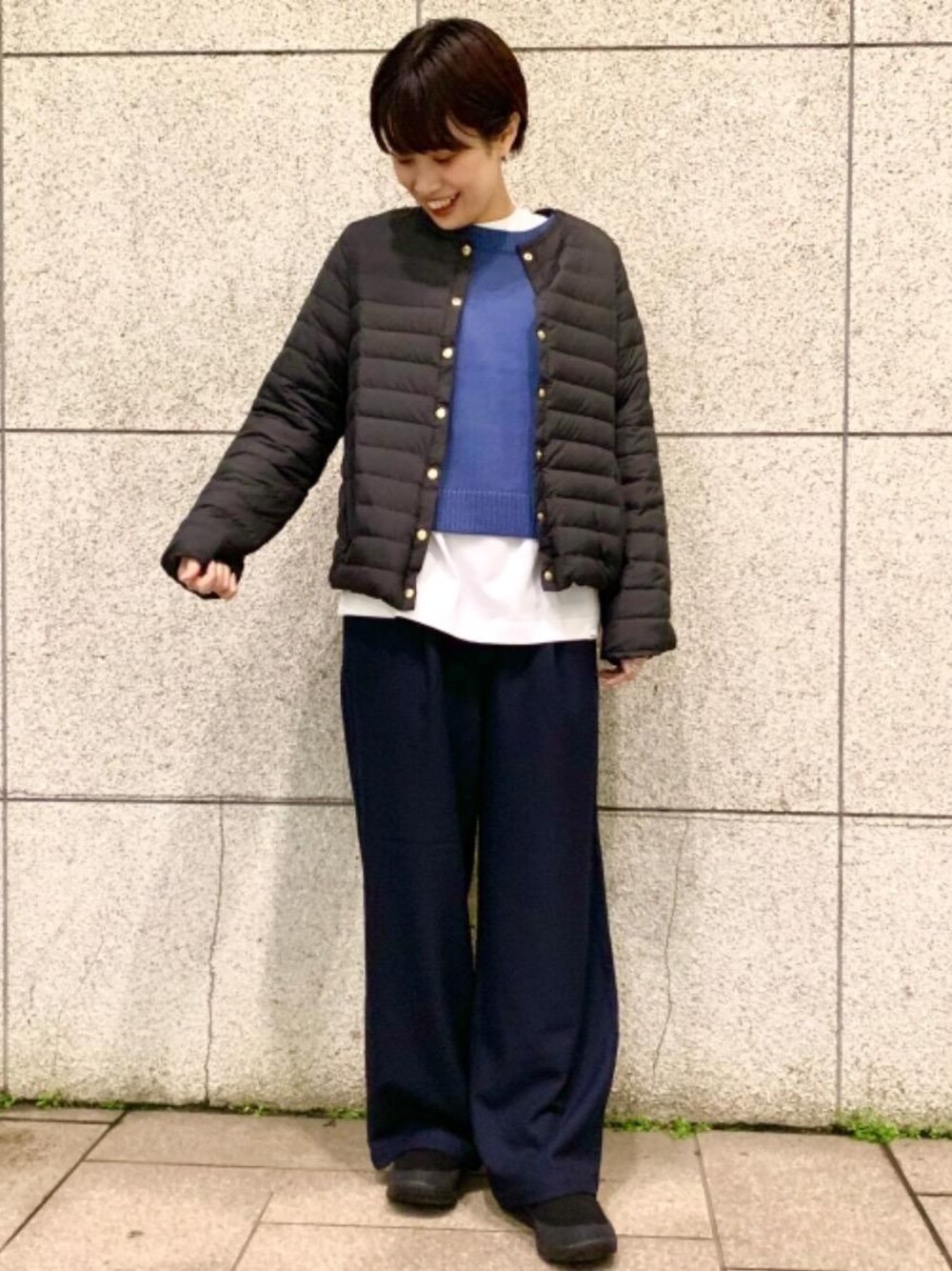 「レイヤードスタイル、大人カジュアル、casual、RELAX、くすみカラー、イージーパンツスタイル、一押しのアウタースタイル」｜「green label relaxingのSC ウラキモウ EASY ワイド ストレート パンツ（その他パンツ、ブルー系）」を使った、Araya_ｍさん（レディース・161cm）の秋コーディネートの1枚目の写真