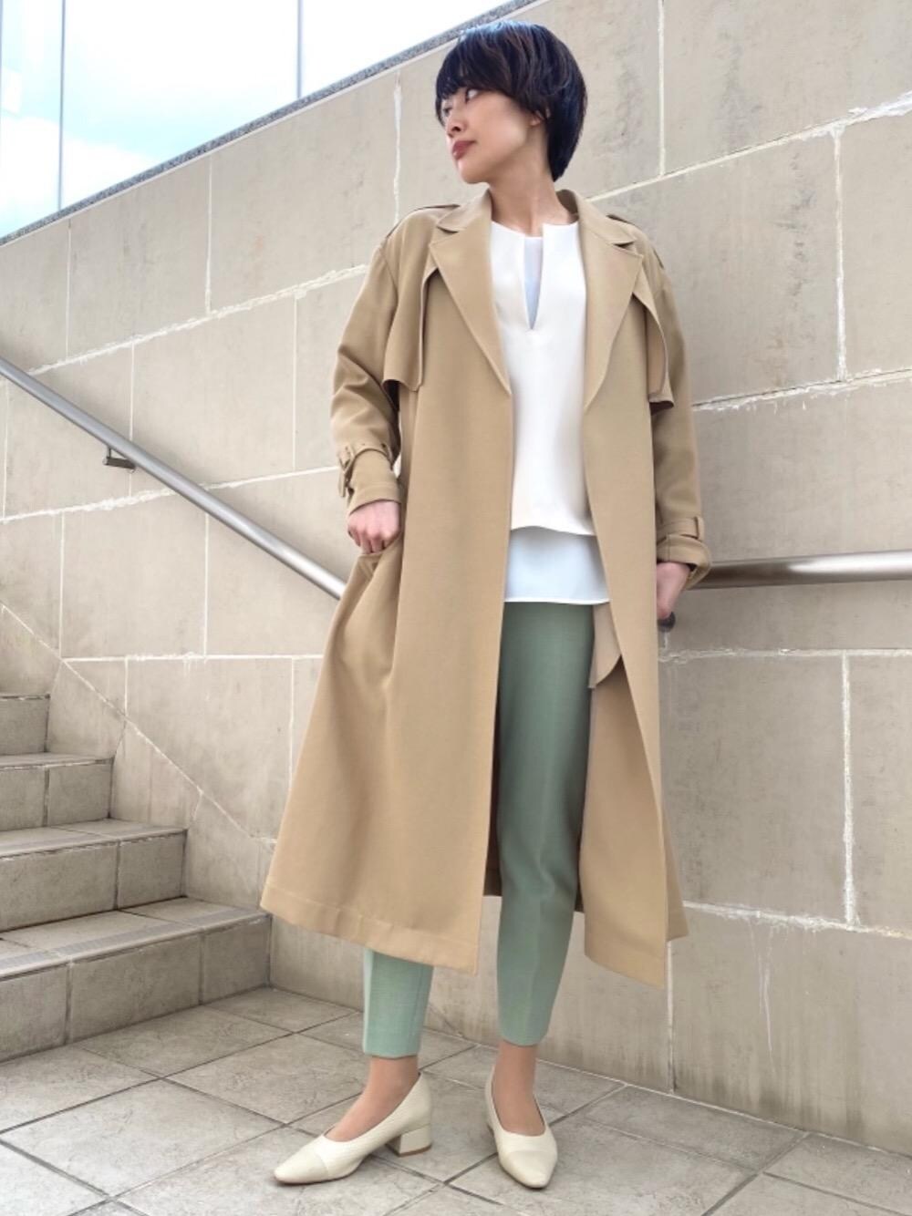 「大人カジュアル、office、春コートスタイル、くすみカラー、ceremony、1_OF MINE、一押しのアウタースタイル、レイヤードスタイル、カラーをプラス！冬から取り入れる、春色の装い、春におすすめシャツ＆ブラウス」｜「green label relaxingの◆FFC ツイル テロンチ コート（トレンチコート、グレー系）」を使った、Araya_ｍさん（レディース・161cm）の冬コーディネートの1枚目の写真