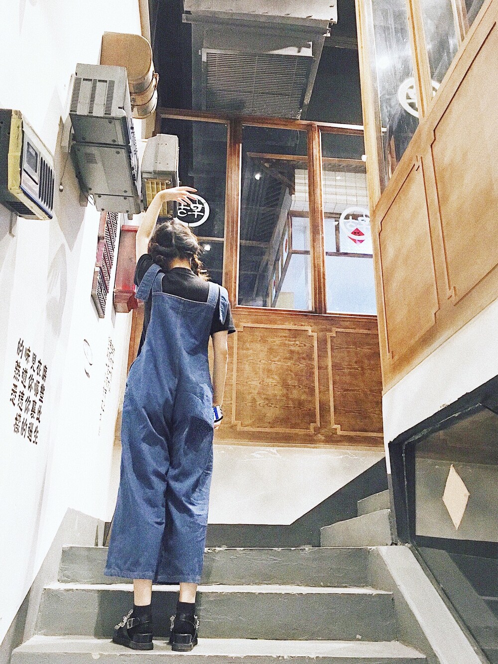 「STYLENANDAのアイテム（サロペット/オーバーオール、ブルー系）」を使った、兔大牙moyoさん（レディース・157cm）の夏コーディネートの1枚目の写真