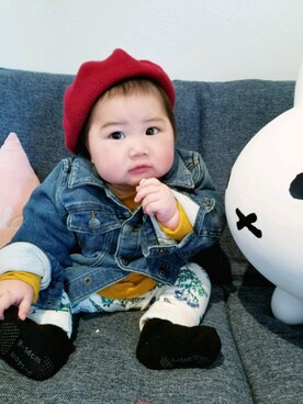 「花柄パンツ」｜「アイテム（デニムジャケット）」を使った、ほっぺちゃん☆さん（キッズ・70cm）の冬コーディネート