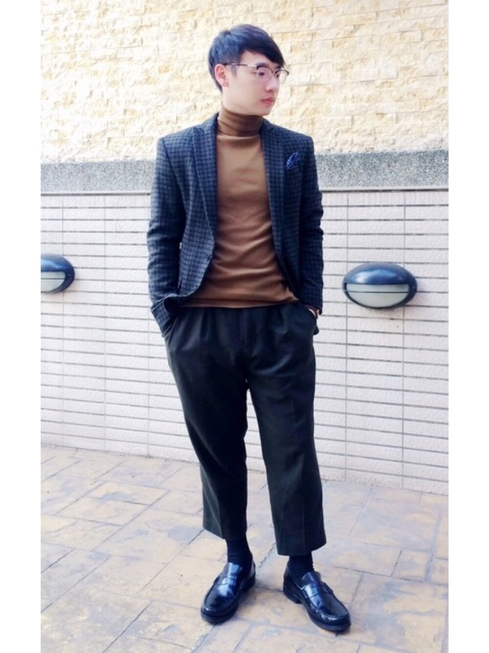 「ZARAのアイテム（スーツジャケット、ベージュ系）」を使った、timerさん（メンズ・170cm）の春コーディネートの1枚目の写真