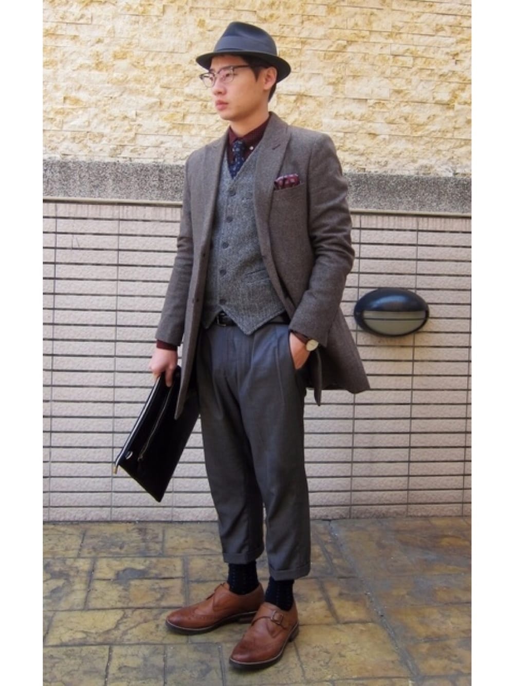 「asosのアイテム（スーツベスト、グレー系）」を使った、timerさん（メンズ・170cm）の春コーディネートの1枚目の写真