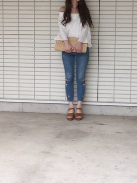 「刺繍デニム」｜「アイテム（サンダル）」を使った、ふくみさん（レディース・172cm）の春コーディネート