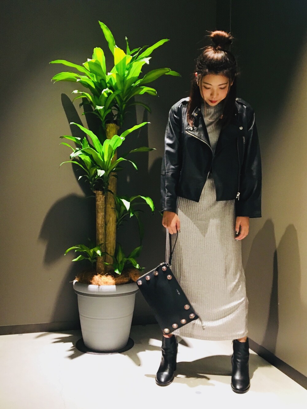 「Diesel、DIESELららぽーと富士見、レザー、レザージャケット、ワンピース、タイト、秋冬、モノトーン」｜「DIESELのアイテム（ライダースジャケット、ブラック系）」を使った、まやさん（レディース・165cm）の秋コーディネートの1枚目の写真