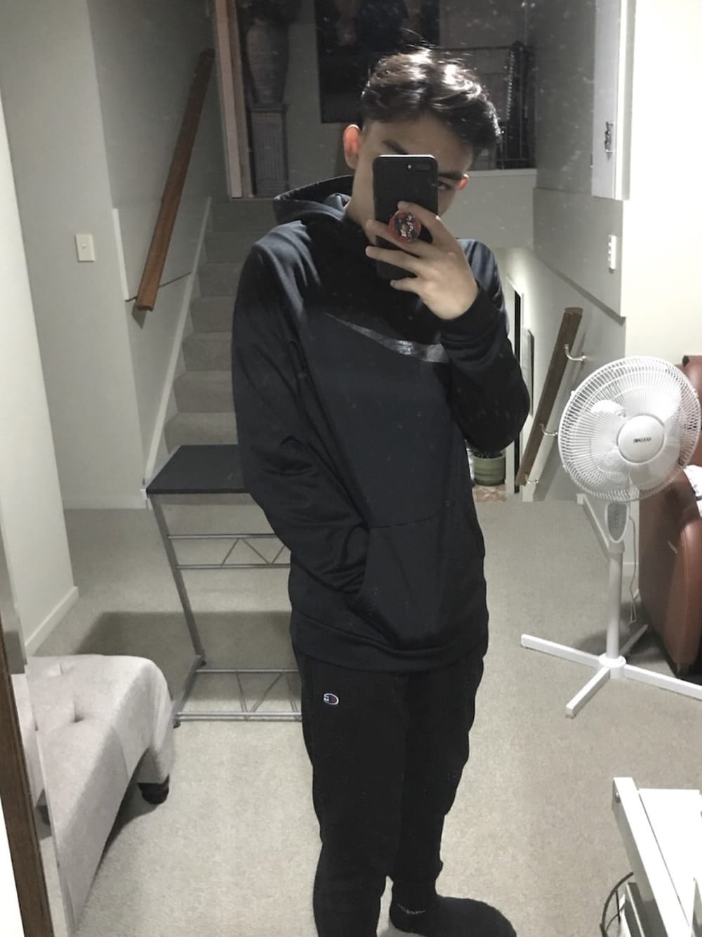 「NIKEのアイテム（パーカー、ブラック系）」を使った、Felix Niocenaさん（メンズ・175cm）の冬コーディネートの1枚目の写真