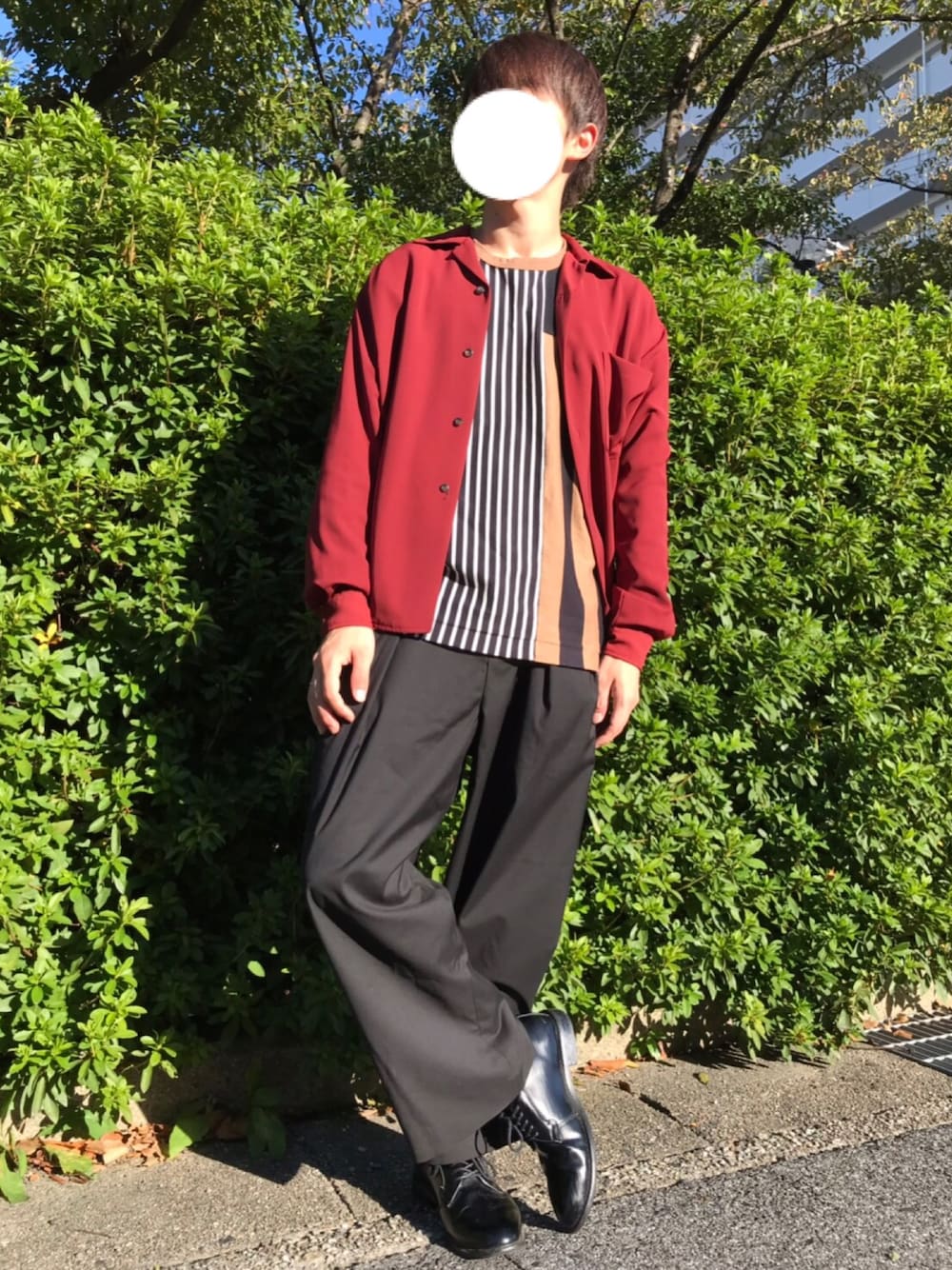 「秋服、秋コーデ、オープンカラーシャツ」｜「HAREのサテンオープンネックシャツ(HARE)（シャツ/ブラウス、レッド系）」を使った、Keisukeさん（メンズ・168cm）の秋コーディネートの1枚目の写真