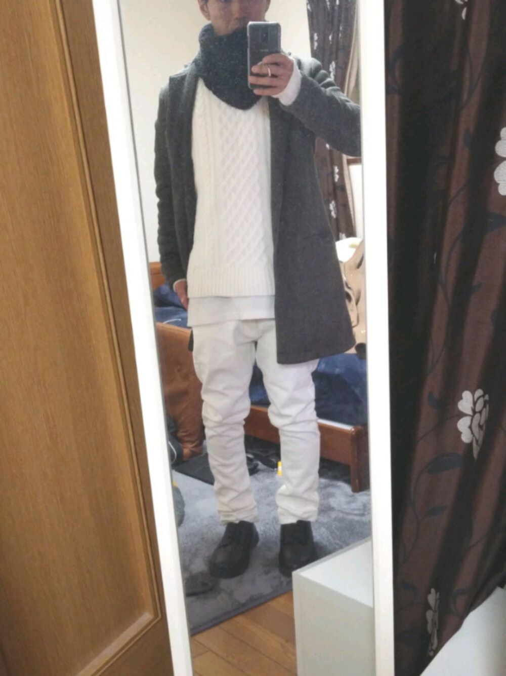 「UNIQLOのアイテム（パンツ、ホワイト系）」を使った、ajtpgmwtamwgさん（メンズ・100cm）の冬コーディネートの1枚目の写真