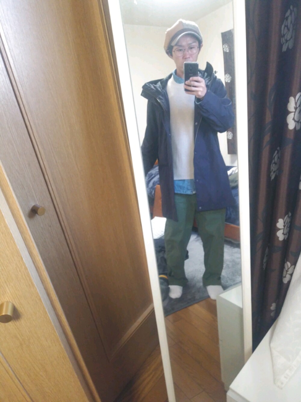 「UNIQLOのアイテム（パンツ、グリーン系）」を使った、ajtpgmwtamwgさん（メンズ・100cm）の冬コーディネートの1枚目の写真