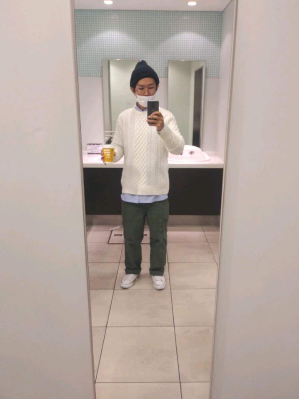 「UNIQLOのアイテム（パンツ、グリーン系）」を使った、ajtpgmwtamwgさん（メンズ・100cm）の春コーディネートの1枚目の写真