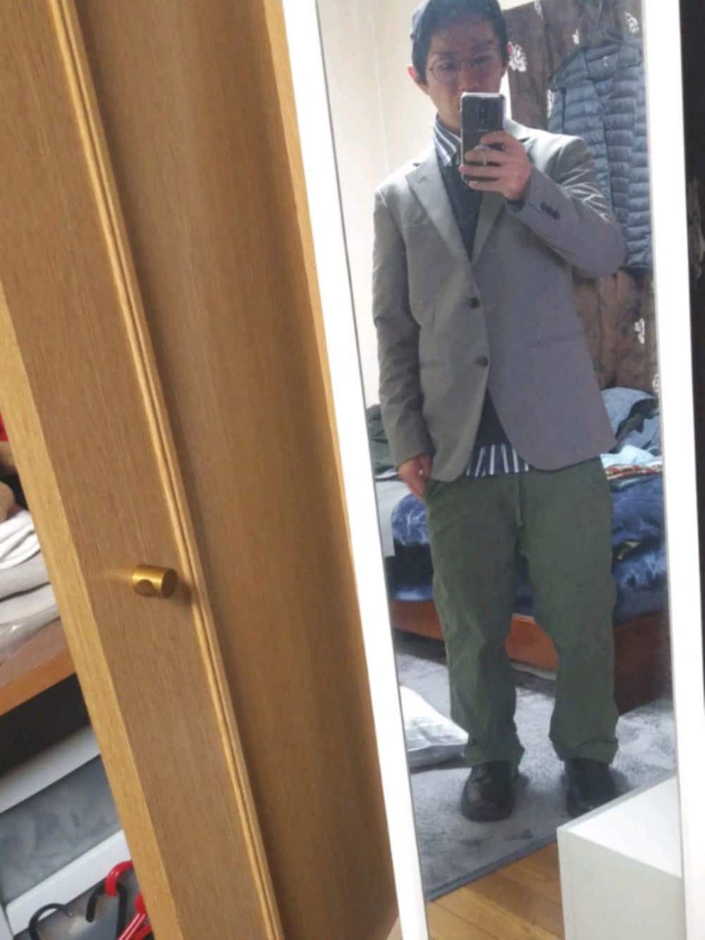 「UNIQLOのアイテム（パンツ、グリーン系）」を使った、ajtpgmwtamwgさん（メンズ・90cm）の春コーディネートの1枚目の写真