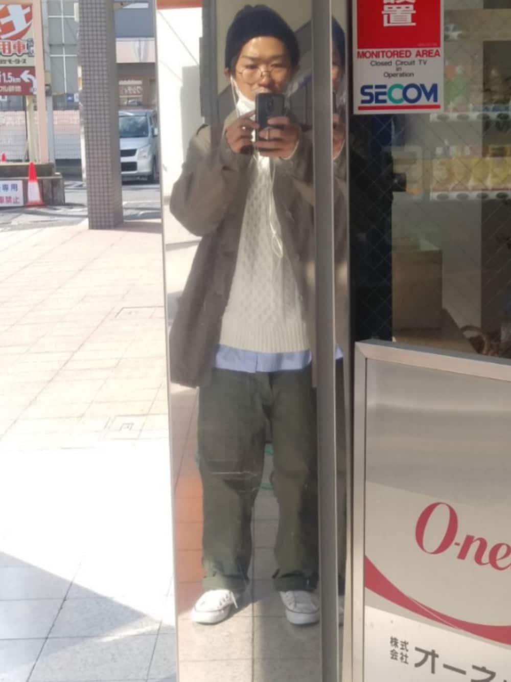 「UNIQLOのアイテム（パンツ、グリーン系）」を使った、ajtpgmwtamwgさん（メンズ・110cm）の春コーディネートの1枚目の写真