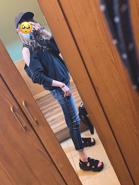 「DIESEL（ディーゼル）のアイテム（スウェット）」を使った、おちゃはいさん（レディース・161cm）の春コーディネート