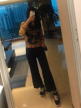 「アイテム（スウェット、ゴールド系）」を使った、莫莉儿さん（レディース・170cm）の春コーディネート