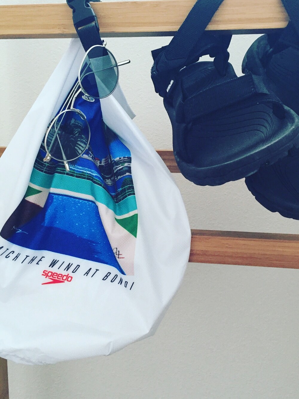 「オトナカジュアル、summer、海コーデ、シンプルコーデ、OLIVER PEOPLES、Sunglasses、speedo、teva、ootd」｜「Speedoのアイテム（ポーチ、ホワイト系）」を使った、ceee43さん（レディース・155cm）の夏コーディネートの1枚目の写真