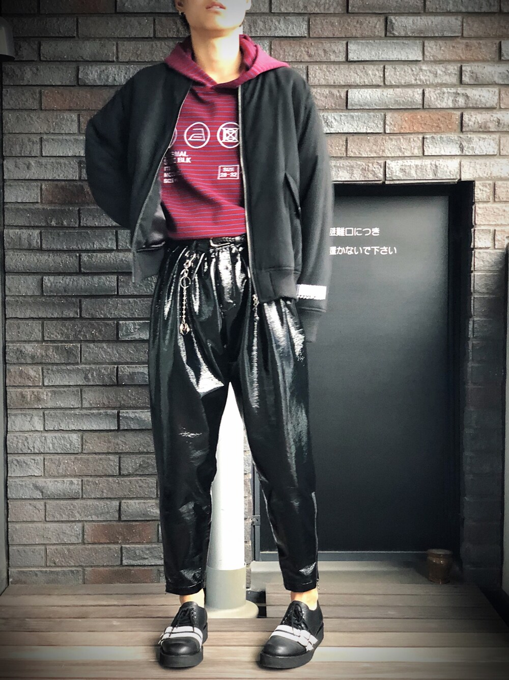 「SHAREEF」｜「SHAREEFのENAMEL TAPERED PANTS（その他パンツ、ブラック系）」を使った、SENA☆さん（メンズ・179cm）の冬コーディネートの1枚目の写真