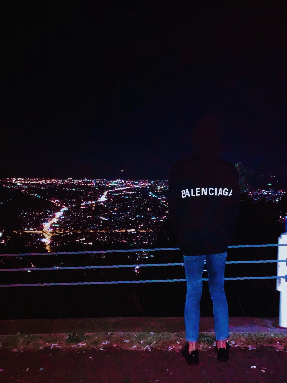 「BALENCIAGAのアイテム（パーカー、ブラック系）」を使った、SENA☆さん（メンズ・179cm）の秋コーディネートの1枚目の写真
