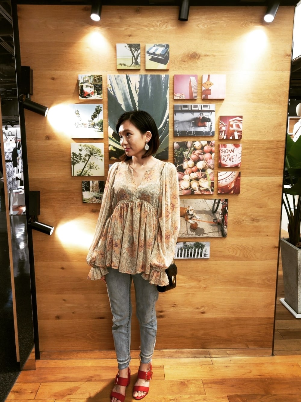 「Ungridのアイテム（その他トップス、ベージュ系）」を使った、哲さん（レディース・158cm）の春コーディネートの1枚目の写真