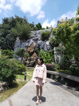 「アイテム（デニムジャケット、ピンク系）」を使った、哲さん（レディース・158cm）の夏コーディネート