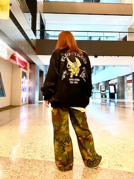 「カモフラパンツ」｜「アイテム（ブルゾン）」を使った、AIKAさん（レディース・156cm）の春コーディネート