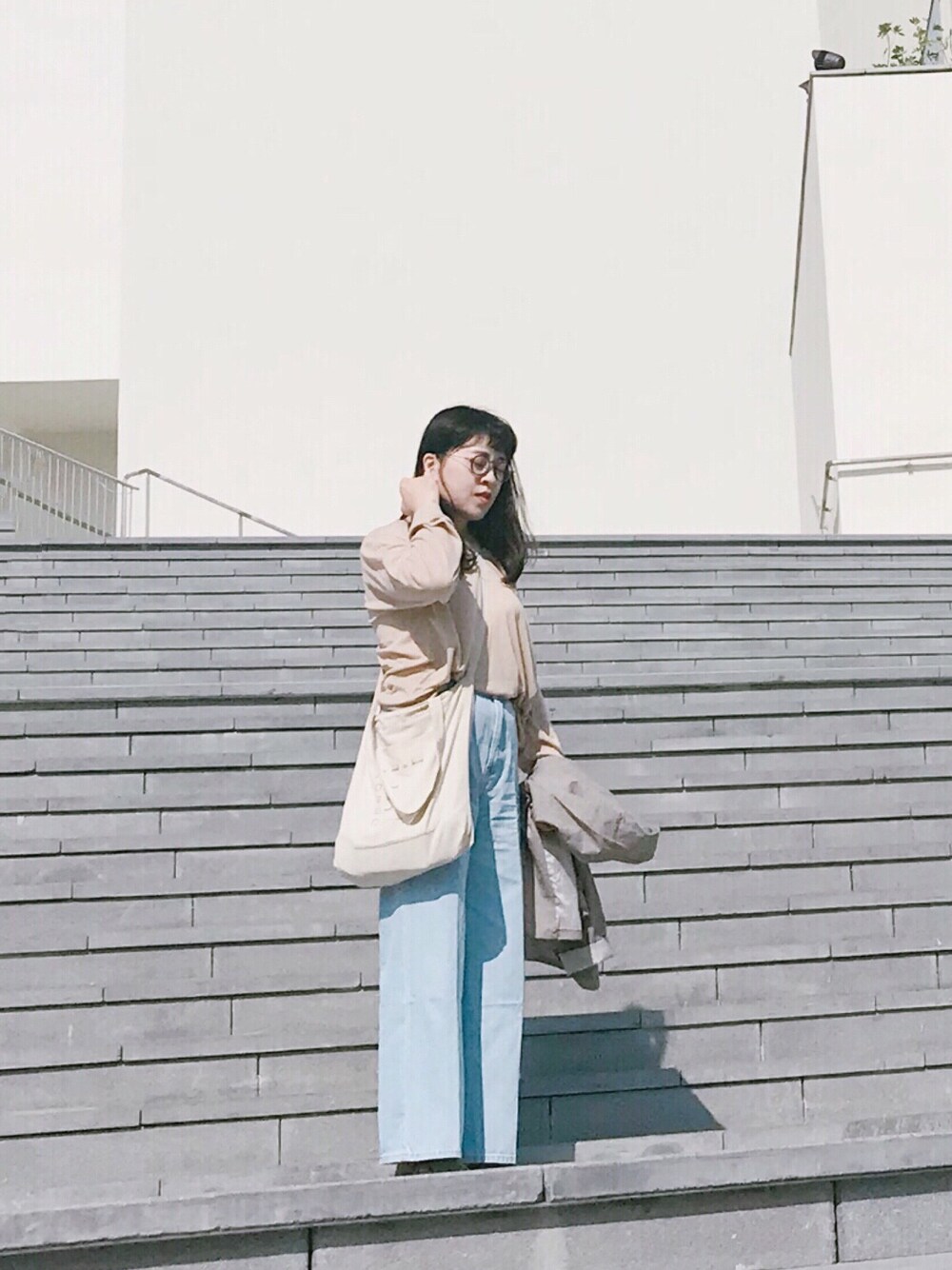 「MEIER.Qのアイテム（トップス、ベージュ系）」を使った、妏倢さん（レディース・162cm）の冬コーディネートの1枚目の写真