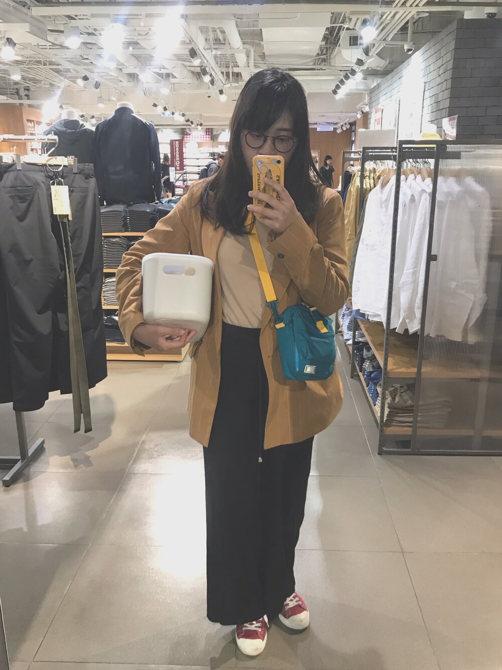 「ZARAのアイテム（ジャケット/アウター、ゴールド系）」を使った、妏倢さん（レディース・162cm）の春コーディネートの1枚目の写真