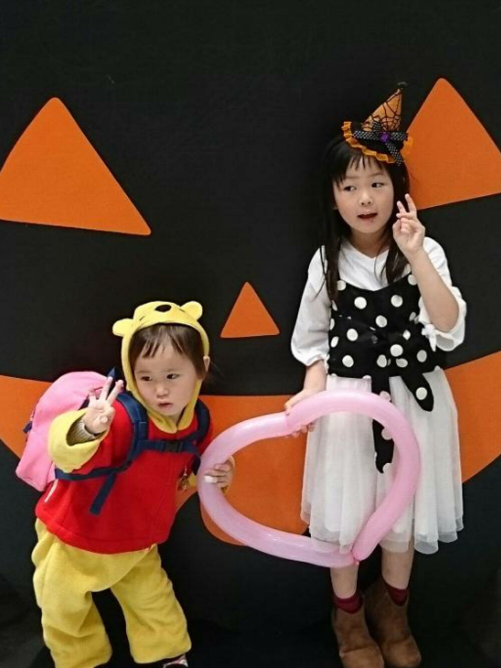「wearhalloween2017、ハロウィン、おんなのこ、ビスチェ、ドットビスチェ、ぷーさん、着ぐるみ」｜「Handmadeのアイテム（キャミソール、ブラック系）」を使った、naanaalaaさん（キッズ・80cm）の秋コーディネートの1枚目の写真