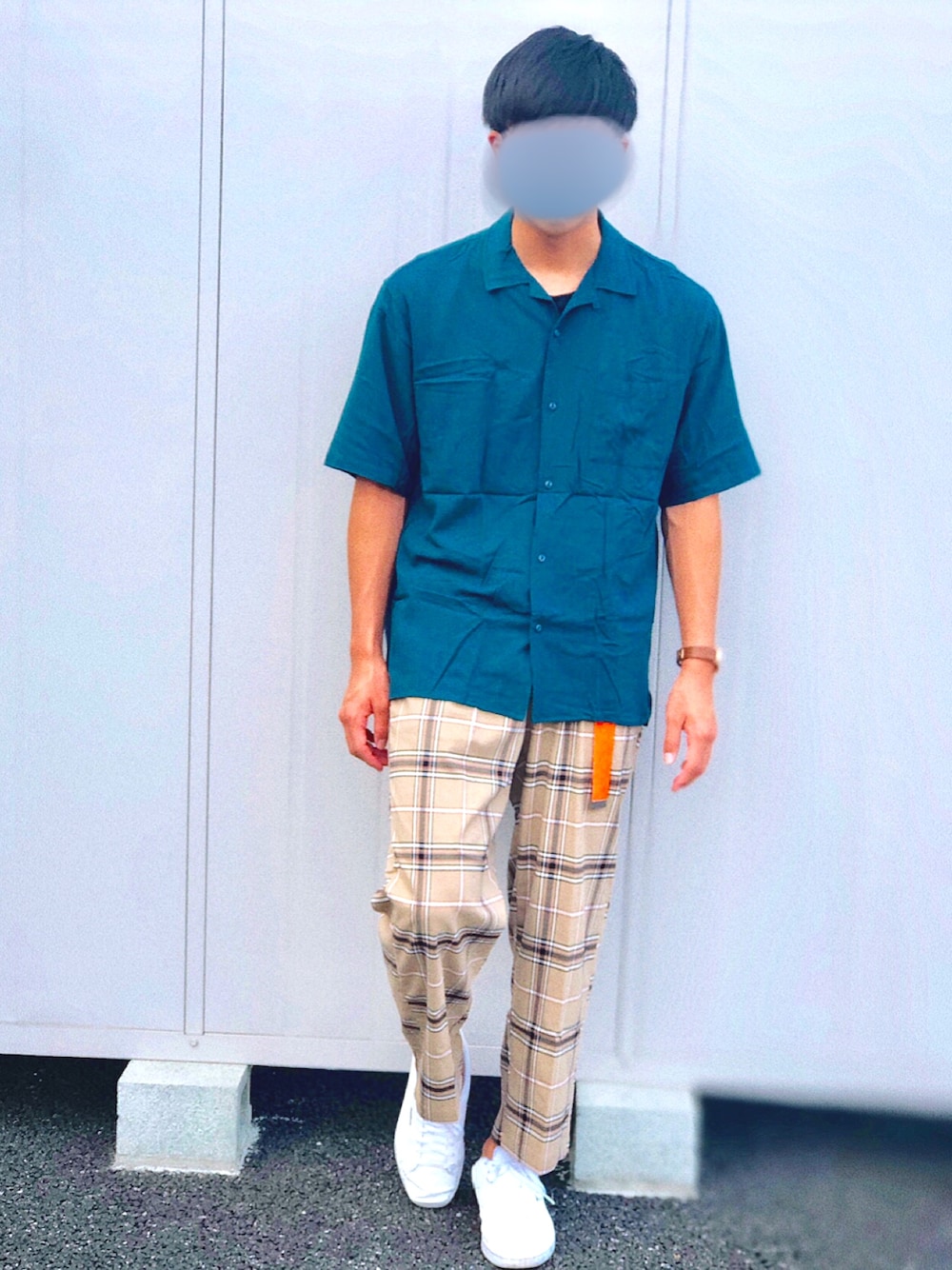 「秋コーデ、チェックパンツ、グリーン、オレンジ、ベージュ、高校生、スニーカー、GU、シンプルコーデ、おしゃれさんと繋がりたい」｜「GLOBAL WORKのレーヨンオープンカラーシャツ/802212（シャツ/ブラウス、グリーン系）」を使った、yadaさん（メンズ・176cm）の秋コーディネートの1枚目の写真