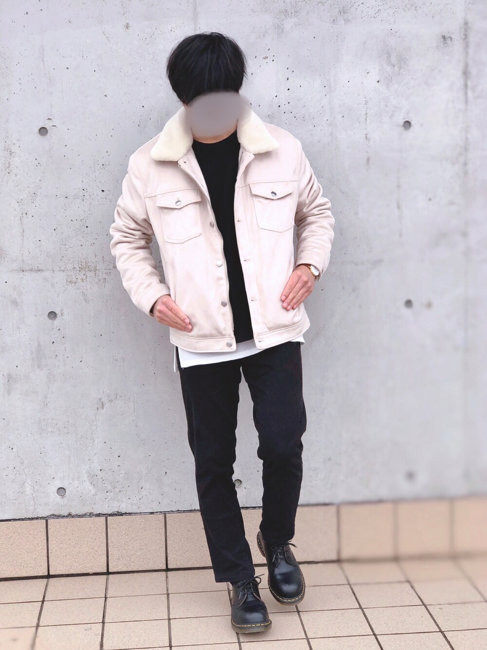 「年末WEAR感謝祭、Dr.Martens、UNIQLO、ZARA、RAGEBLUE、冬のコーデ、休日スタイル、白、黒、キレイめ」｜「RAGEBLUEの【抗菌防臭】コーマロングスリットカットソー/758777（Tシャツ/カットソー、ホワイト系）」を使った、yadaさん（メンズ・176cm）の冬コーディネートの1枚目の写真