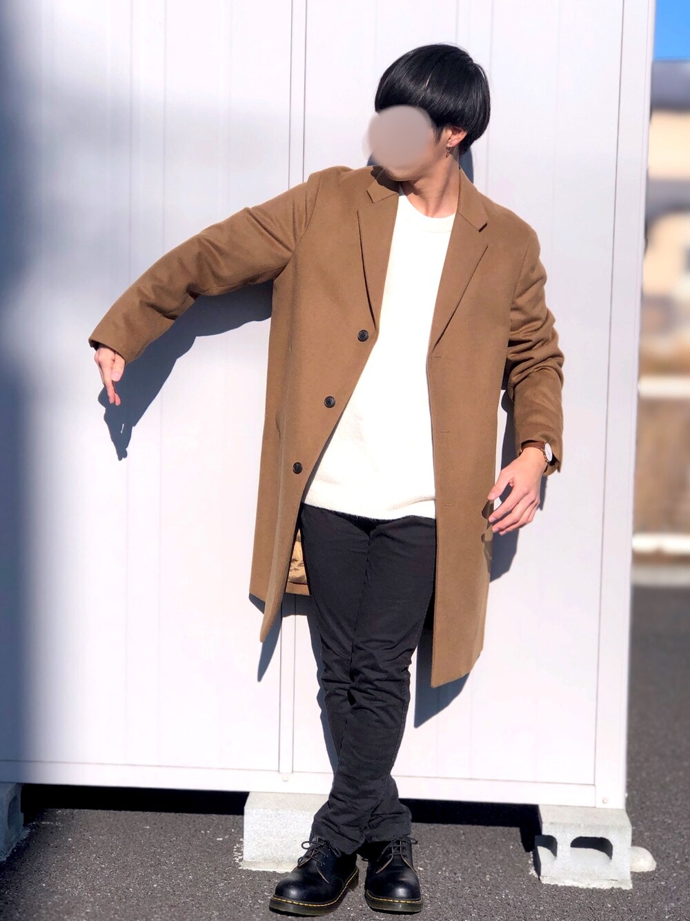 「あけましておめでとうございます！、UNIQLO、Dr.Martens、グローバルワーク(GLOBAL WORK)、黒スキニー、白ニット、冬、オトナカジュアル、チェスターコート、ブラウン」｜「UNIQLOのアイテム（チェスターコート、ブラウン系）」を使った、yadaさん（メンズ・176cm）の冬コーディネートの1枚目の写真