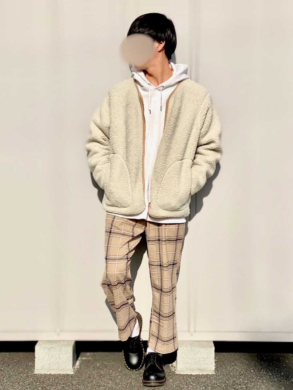 「ボア、ボアジャケット、パーカー、チェックパンツ、ドクターマーチン、UNIQLO、niko and ...、RAGEBLUE、冬コーデ、ユニクロ」｜「niko and...のアイテム（ジャケット/アウター、ベージュ系）」を使った、yadaさん（メンズ・176cm）の冬コーディネートの1枚目の写真