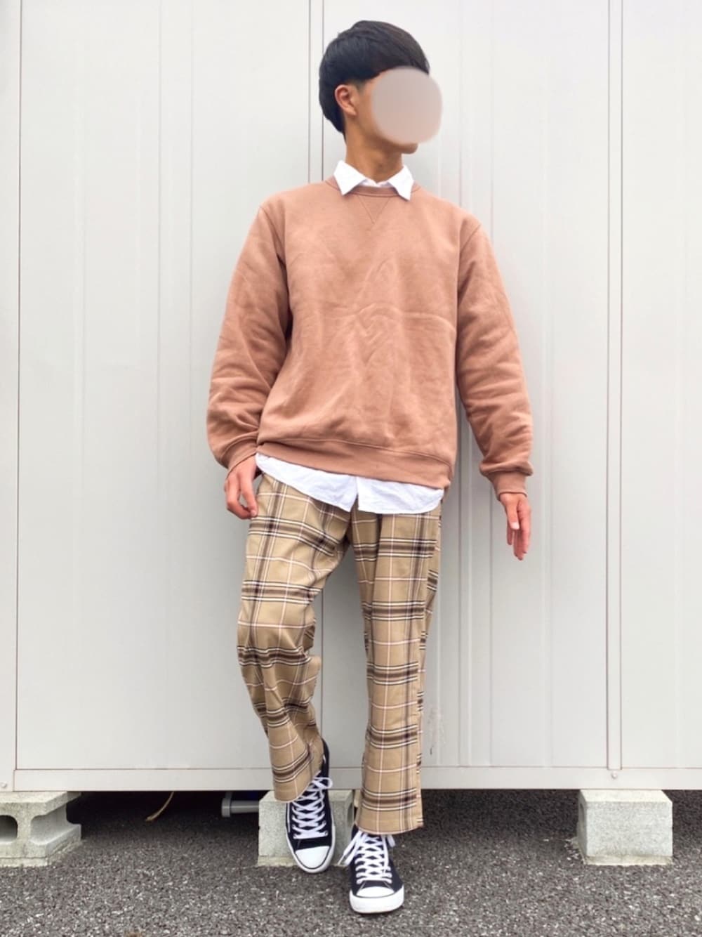 「秋のマイ旬スタイル、秋のコーデ、秋服、UNIQLO、GU、converse、RAGEBLUE、チェックパンツ、ブラウン、プチプラコーデ」｜「GUのアイテム（スウェット、ブラウン系）」を使った、yadaさん（メンズ・177cm）の秋コーディネートの1枚目の写真