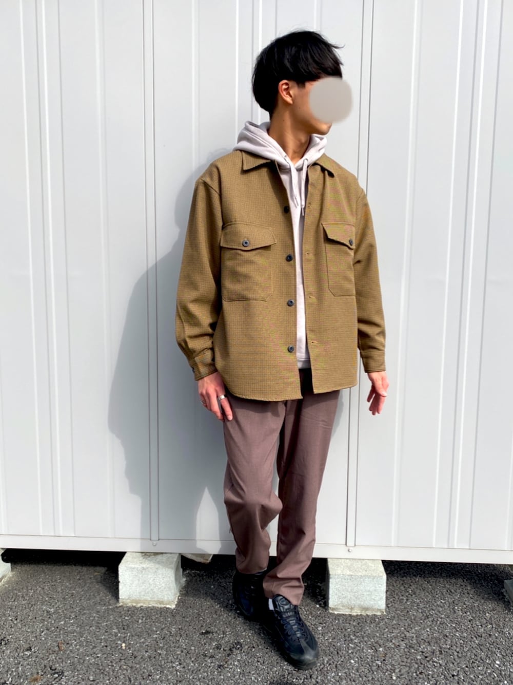 「CPOジャケット、ブラウン、パーカー、adidas、NIKE、グレーのパーカー、GU、UNIQLO、秋コーデ、プチプラ」｜「GUのアイテム（シャツ/ブラウス、ブラウン系）」を使った、yadaさん（メンズ・177cm）の秋コーディネートの1枚目の写真
