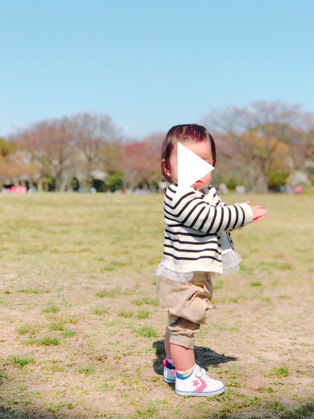 「記録用」｜「babyGAPのアイテム（カーディガン/ボレロ、ホワイト系）」を使った、hmさん（キッズ・80cm）の春コーディネートの1枚目の写真
