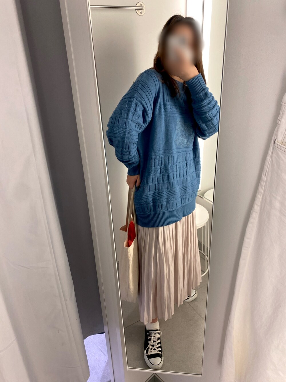 「moussy、GRL、靴下屋、converse、買い物、shopping、着痩せコーデ」｜「MOUSSYのLINKS PATTERN KNIT（ニット/セーター、ブルー系）」を使った、Yukaさん（レディース・158cm）の秋コーディネートの1枚目の写真