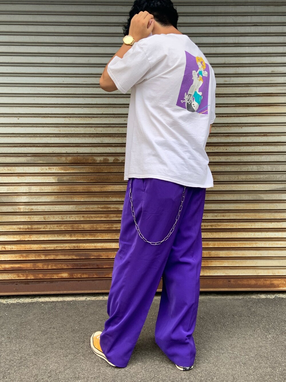 「Tシャツ、白Tシャツ、ビックシルエット、ラフコーデ、低身長、カラーパンツ、紫パンツ、パープル、パープルパンツ、ドラゴンボール」｜「no brandのアイテム（スラックス、パープル系）」を使った、yabuさん（メンズ・167cm）の夏コーディネートの1枚目の写真