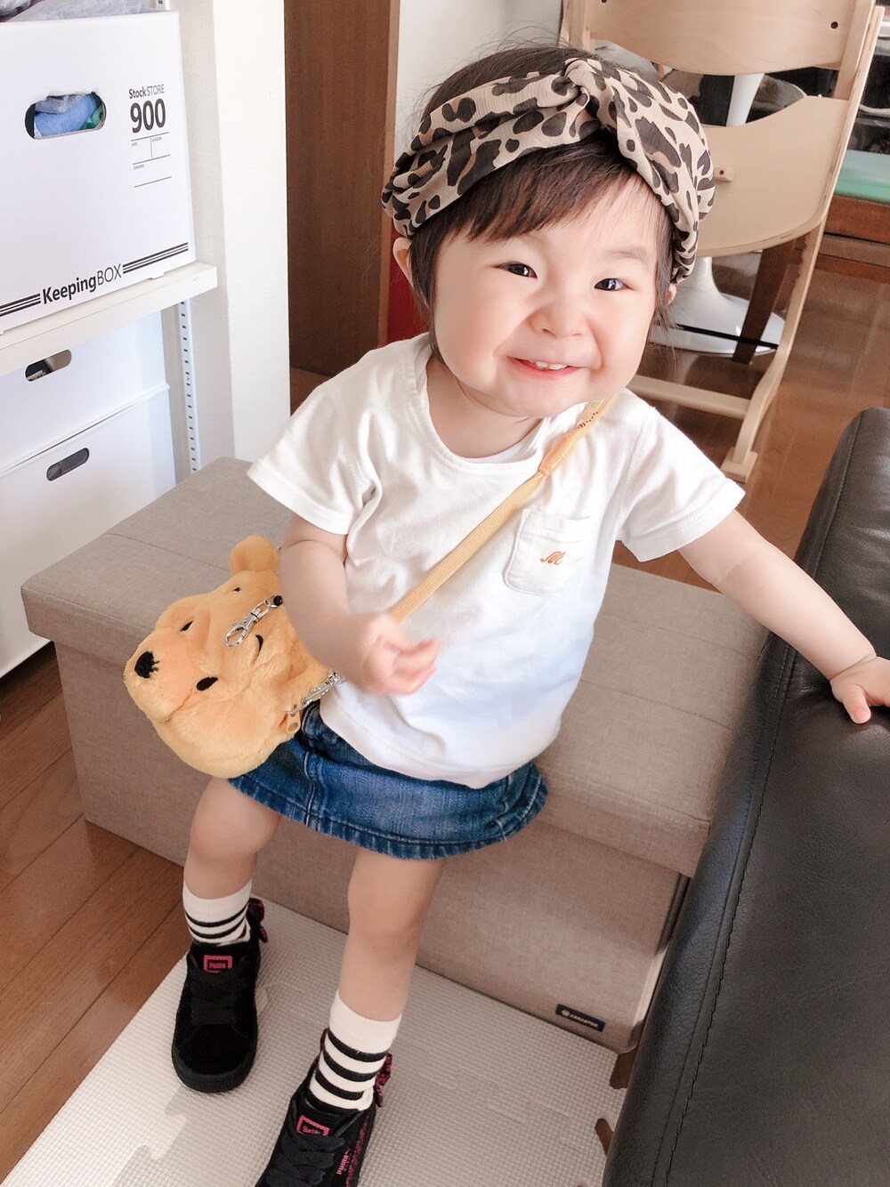 「ベビーコーデ、シンプルコーデ、キッズコーデ、ヒョウ柄コーデ、デニムスカート、ぷーさん」｜「softmamaのアイテム（Tシャツ/カットソー、ホワイト系）」を使った、NOLU.(ノル)さん（キッズ・70cm）の秋コーディネートの1枚目の写真