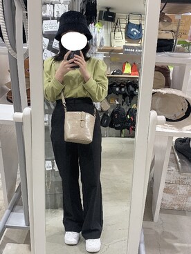 「w closet（ダブルクローゼット）のアイテム（Tops、グリーン系）」を使った、わにさんの秋コーディネート