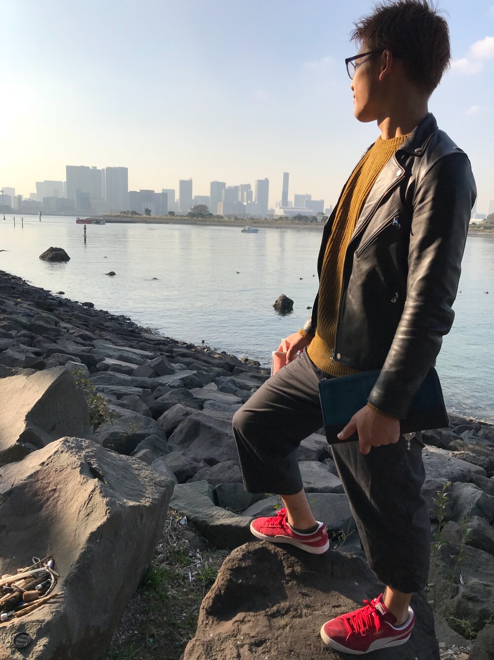 「おしゃれさんと繋がりたい、冬コーデ、ブラック、秋コーデ、レザージャケット、お台場海浜公園、大人コーデ」｜「STUDIOUSのSTUDIOUS ラムレザーダブルライダース MADE IN JAPAN（ライダースジャケット、ブラック系）」を使った、らむさん（メンズ・174cm）の秋コーディネートの1枚目の写真