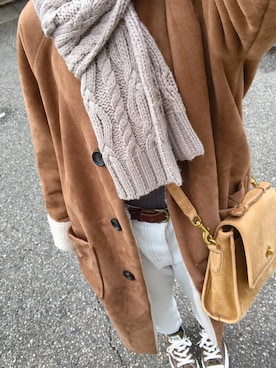 「ホワイトパンツ」｜「アイテム（ムートンコート）」を使った、ゆんさん（レディース・154cm）の冬コーディネート