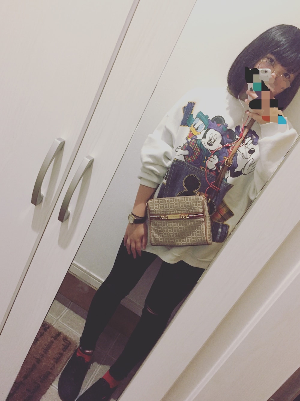 「UNIQLOのウルトラストレッチジーンズ(カットオフ)（デニムパンツ、ブラック系）」を使った、みうさん（レディース・164cm）の春コーディネートの1枚目の写真