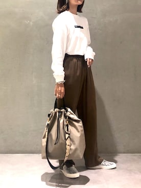「サテンパンツ」｜「アイテム（スリッポン）」を使った、ぐゆさん（レディース・160cm）の秋コーディネート