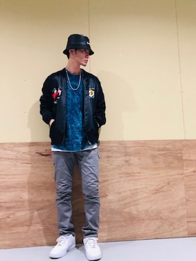 「AVIREX（アヴィレックス）のアイテム（スカジャン）」を使った、幽助さん（メンズ・180cm）の春コーディネート