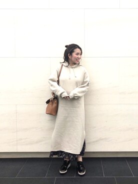 YUURIさんの「シフォン花柄プリーツロングスカート」を使ったコーディネート