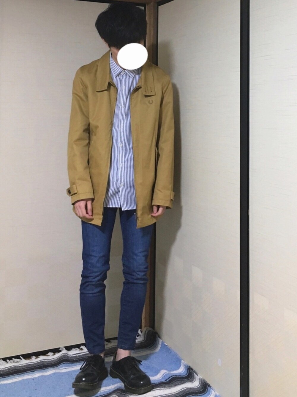 「春コーデ、シンプルコーデ、RAGEBLUE、フレッドペリー(FRED PERRY)、シンプル、WEGO、UNIQLO」｜「FRED PERRYのHarrington Middle （ステンカラーコート、ベージュ系）」を使った、zawaさん（メンズ・169cm）の春コーディネートの1枚目の写真