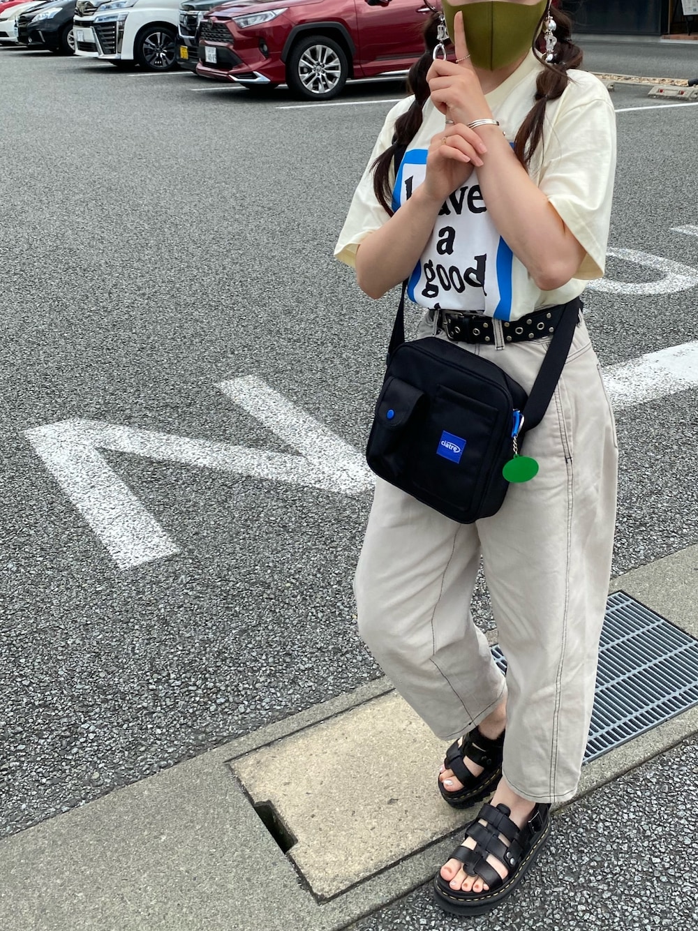 「シンプル、おしゃれさんと繋がりたい、低身長コーデ、低身長、サンダル、ロゴT、ビッグT、ホワイト、モノトーン、メンズライク」｜「Have a good timeのアイテム（Tシャツ/カットソー、ホワイト系）」を使った、Kohakuさん（レディース・149cm）の夏コーディネートの1枚目の写真