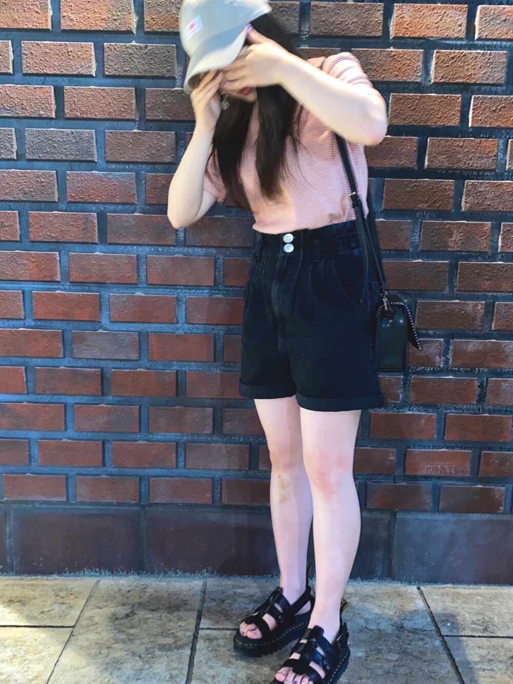 「休日コーデ、シンプル、夏、ZARA、ハーフパンツ、ボーダー、低身長、低身長コーデ、サンダル、キャップ」｜「ROUND HOUSEのROUND HOUSE / RH WASHED TWILL BB CAP_lbi（キャップ、ベージュ系）」を使った、Kohakuさん（レディース・149cm）の夏コーディネートの1枚目の写真