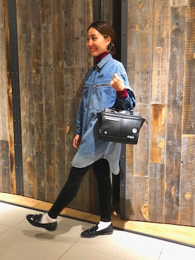 「DIESEL（ディーゼル）のレディース ジップアップ長そで2WAYデニムシャツ（シャツ/ブラウス、ブルー系）」を使った、Misakiさん（レディース・158cm）の春コーディネート